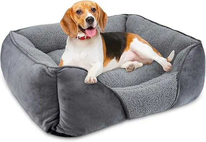 Rectangular dog bed in grey with a raised edge